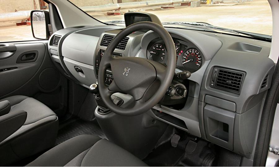 Peugeot Expert 2008 года  (фото 5 из 31)